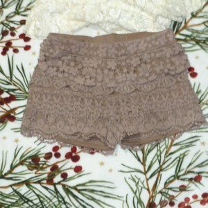 SEXY Whispers Lace Shorts Elastic waist fitted Style P8061 Sz M NEW